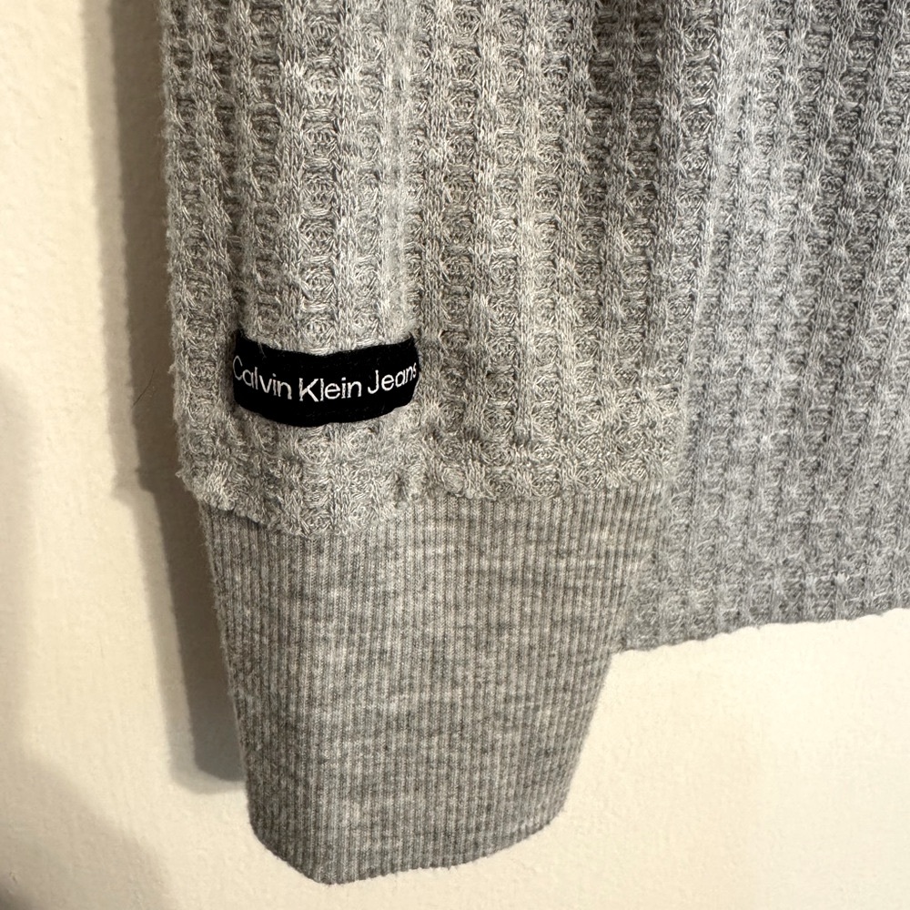 Calvin Klein Gray Long Sleeve V-Neck Waffle Knit Sweater - Picture 3 of 4